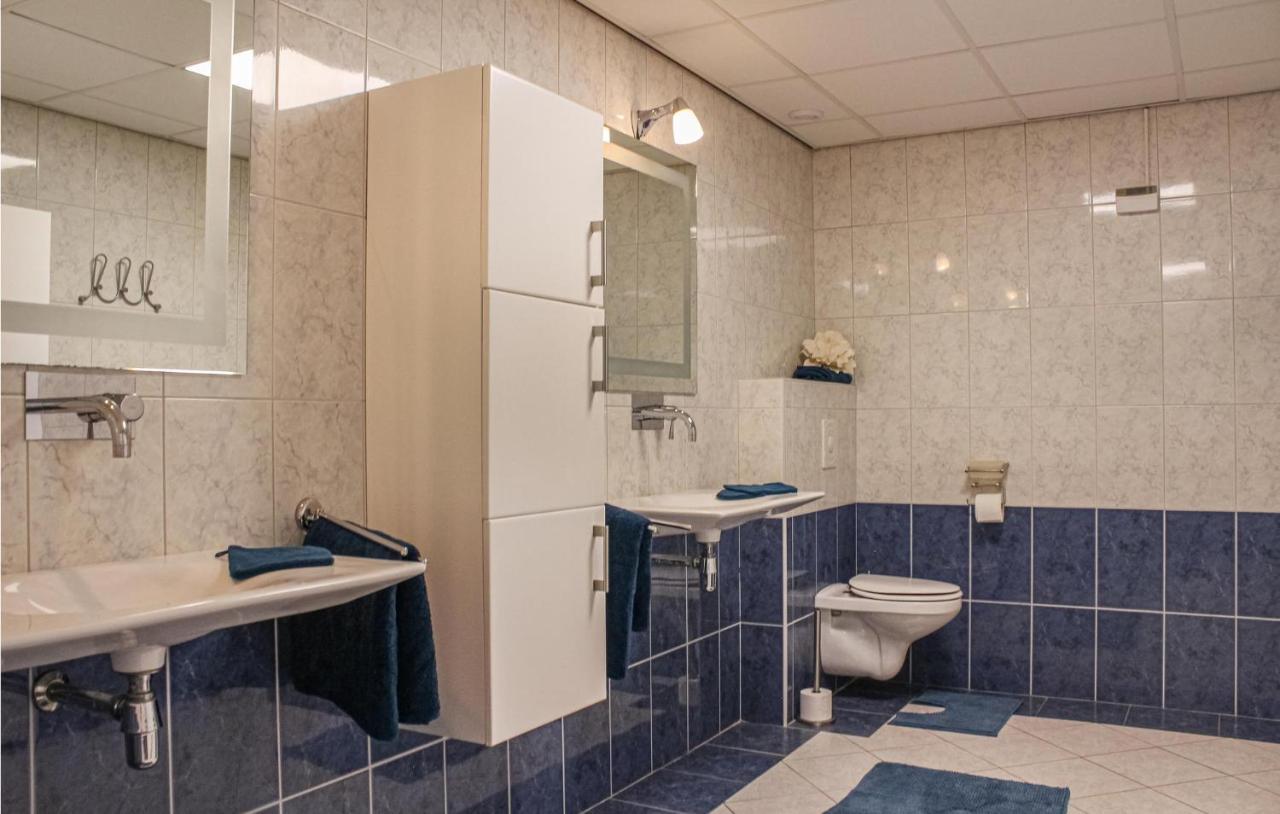 Gorgeous Home In Scharendijke With Kitchen Zewnętrze zdjęcie