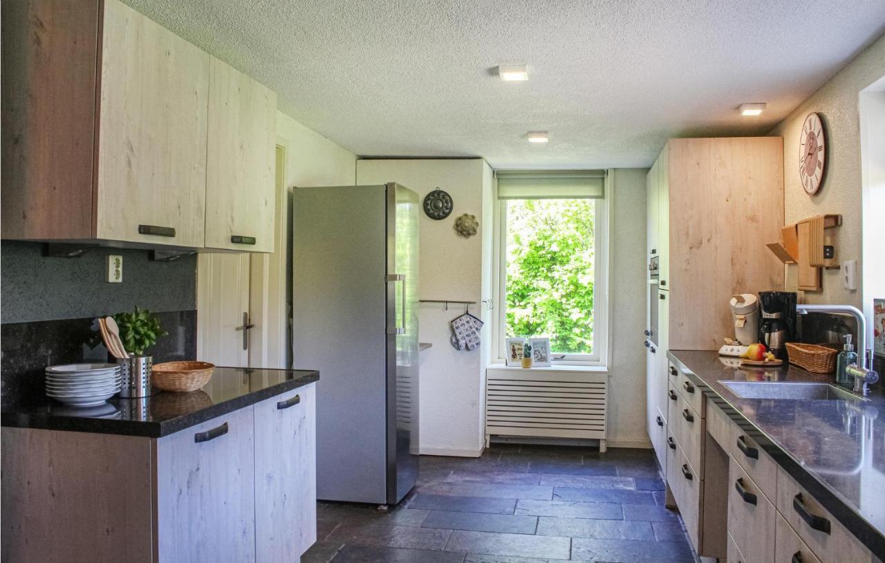 Gorgeous Home In Scharendijke With Kitchen Zewnętrze zdjęcie