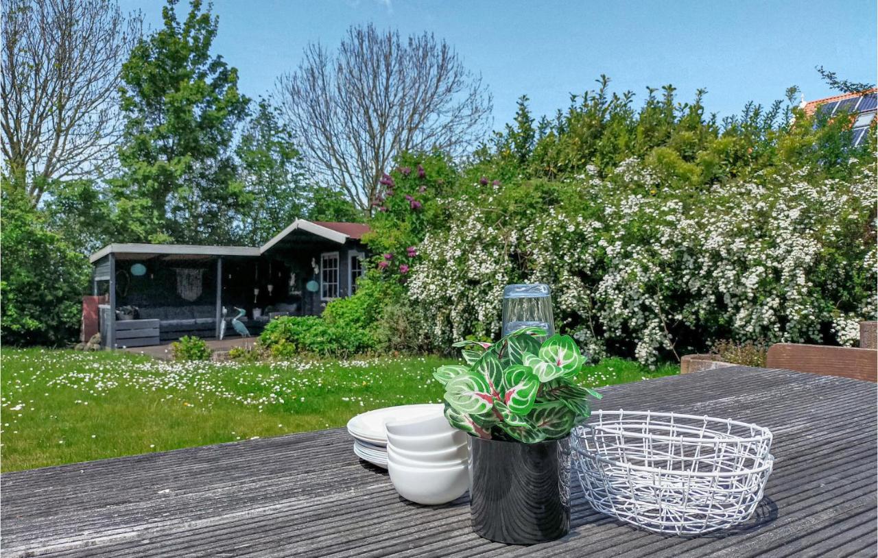 Gorgeous Home In Scharendijke With Kitchen Zewnętrze zdjęcie